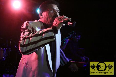 Winston Francis (Jam) with Ken Guru - The Highjumpers Groove Station, Dresden 04. Februar 2011 (11).JPG